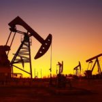 اومیکرون کے خدشات کو کم کرنے پر تیل 2 فیصد سے زیادہ چڑھ گیا، ایران میں تاخیر